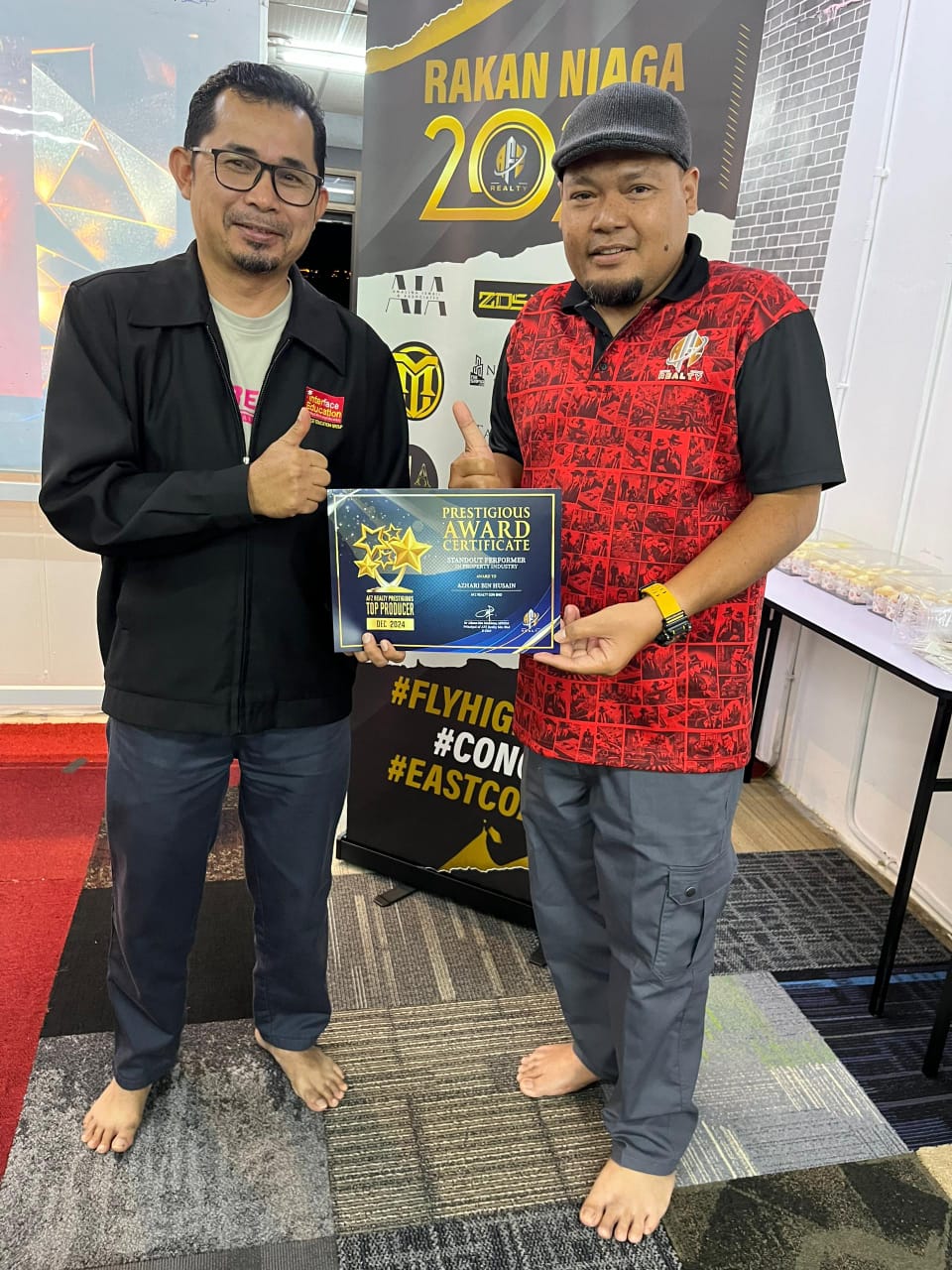 Azhari receiving a Top Producer award at the Rakan Niaga 2024 event