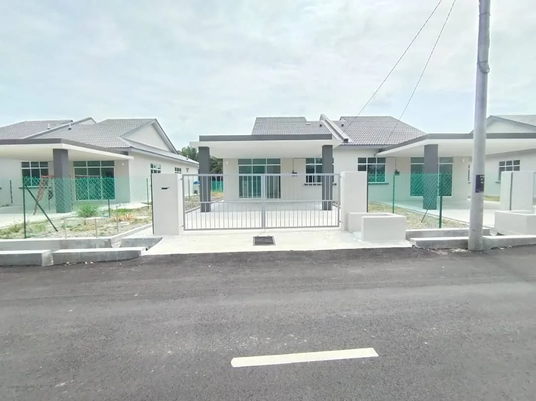 Rumah Berkembar, Tanjung Pahang, Mukim Endau, Rompin.