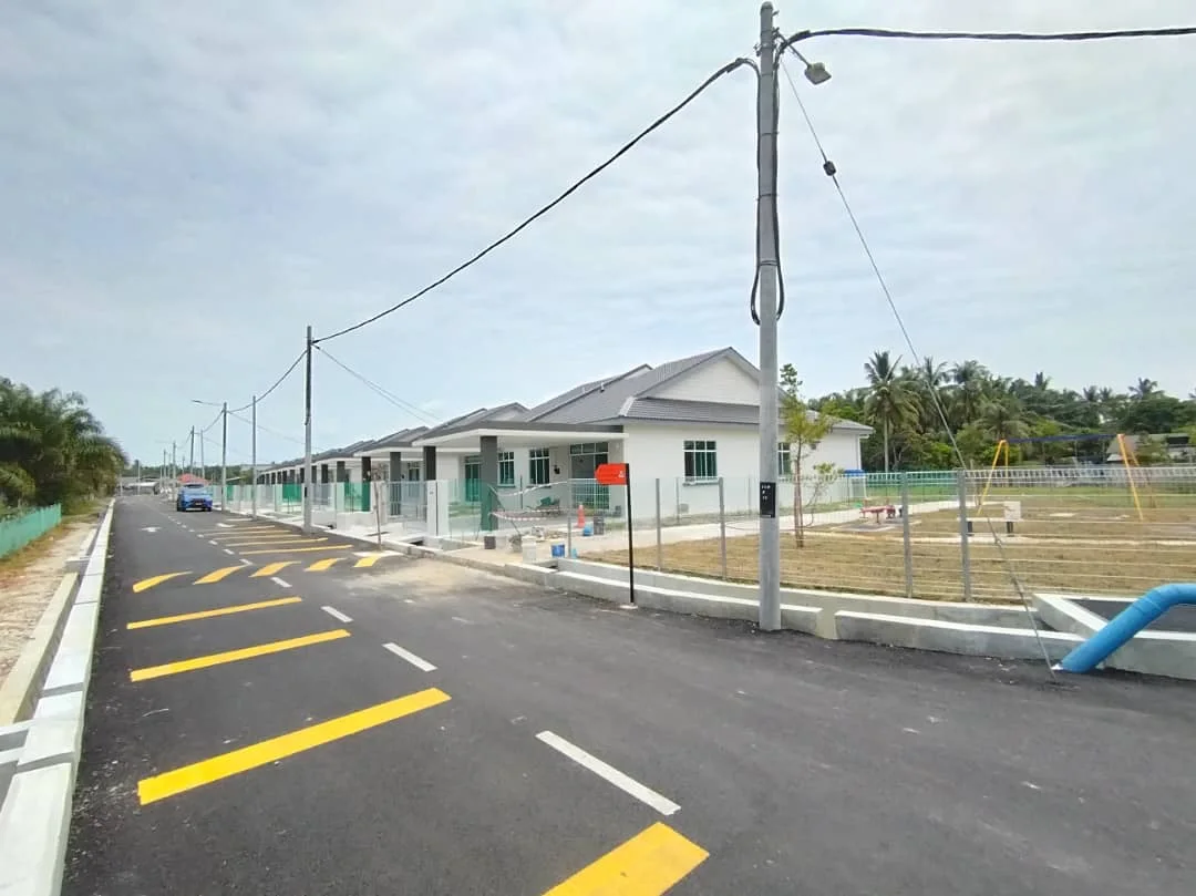 Rumah Berkembar, Tanjung Pahang, Mukim Endau, Rompin.