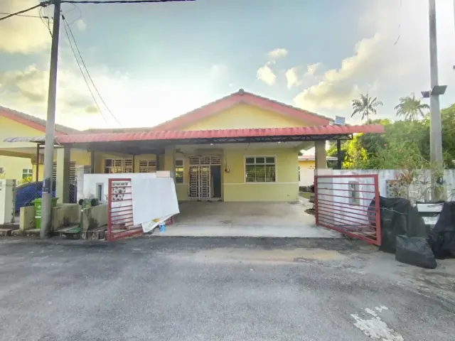Corner Lot Rumah Berkembar, Taman Rendang Aman