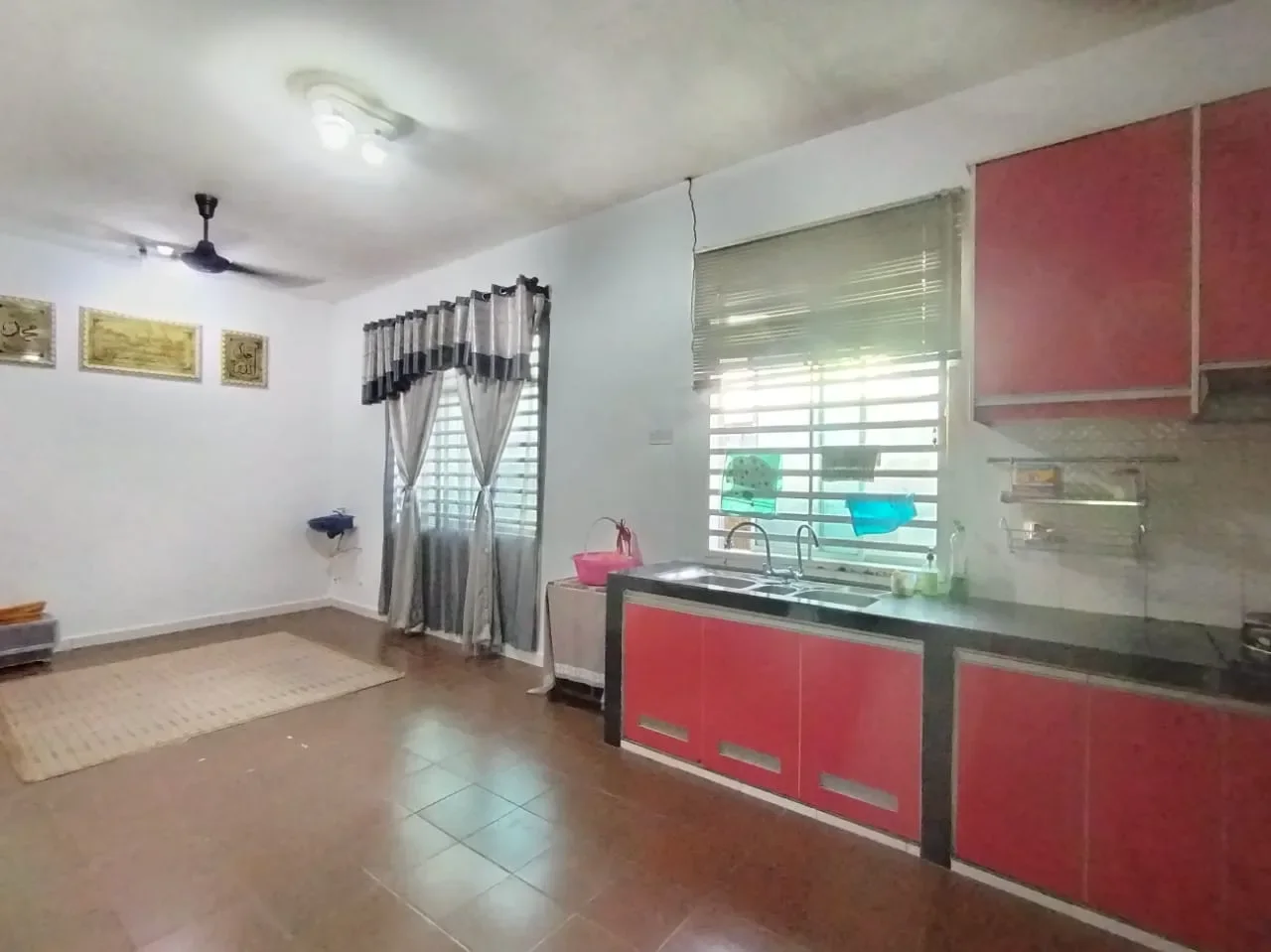 Corner Lot Rumah Berkembar, Taman Rendang Aman