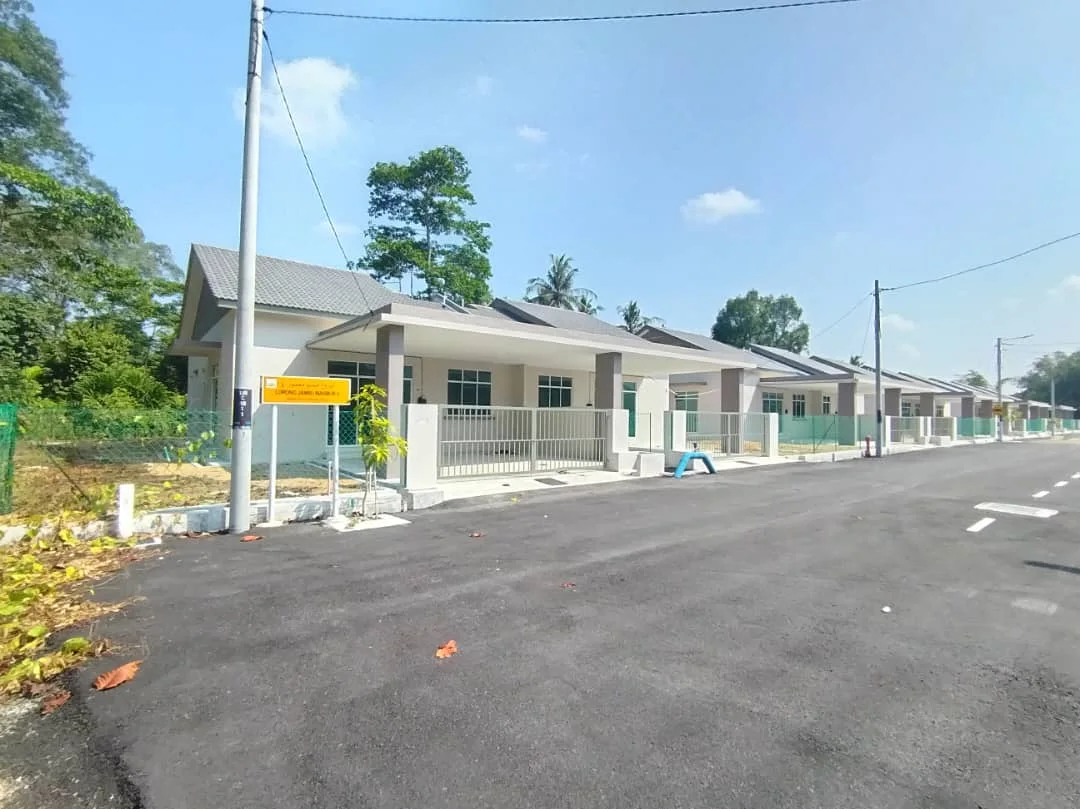 End Lot Rumah Berkembar Setingkat, Taman Jambu Makmur