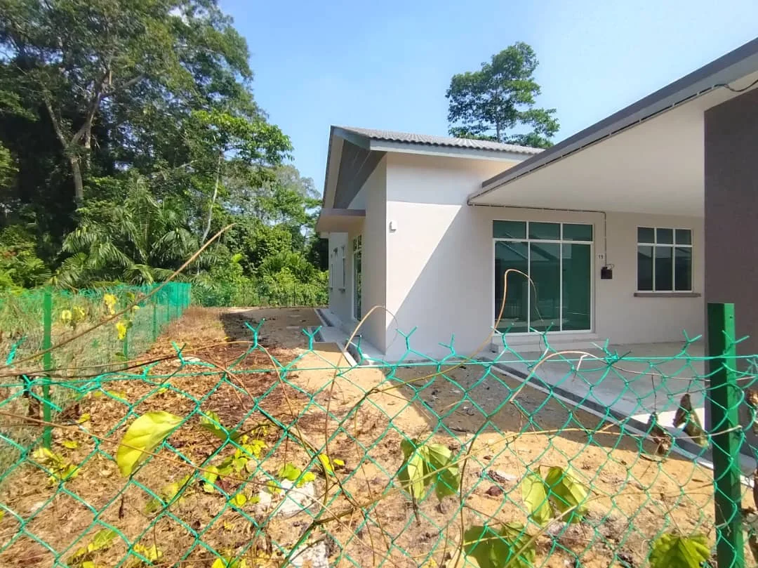 End Lot Rumah Berkembar Setingkat, Taman Jambu Makmur