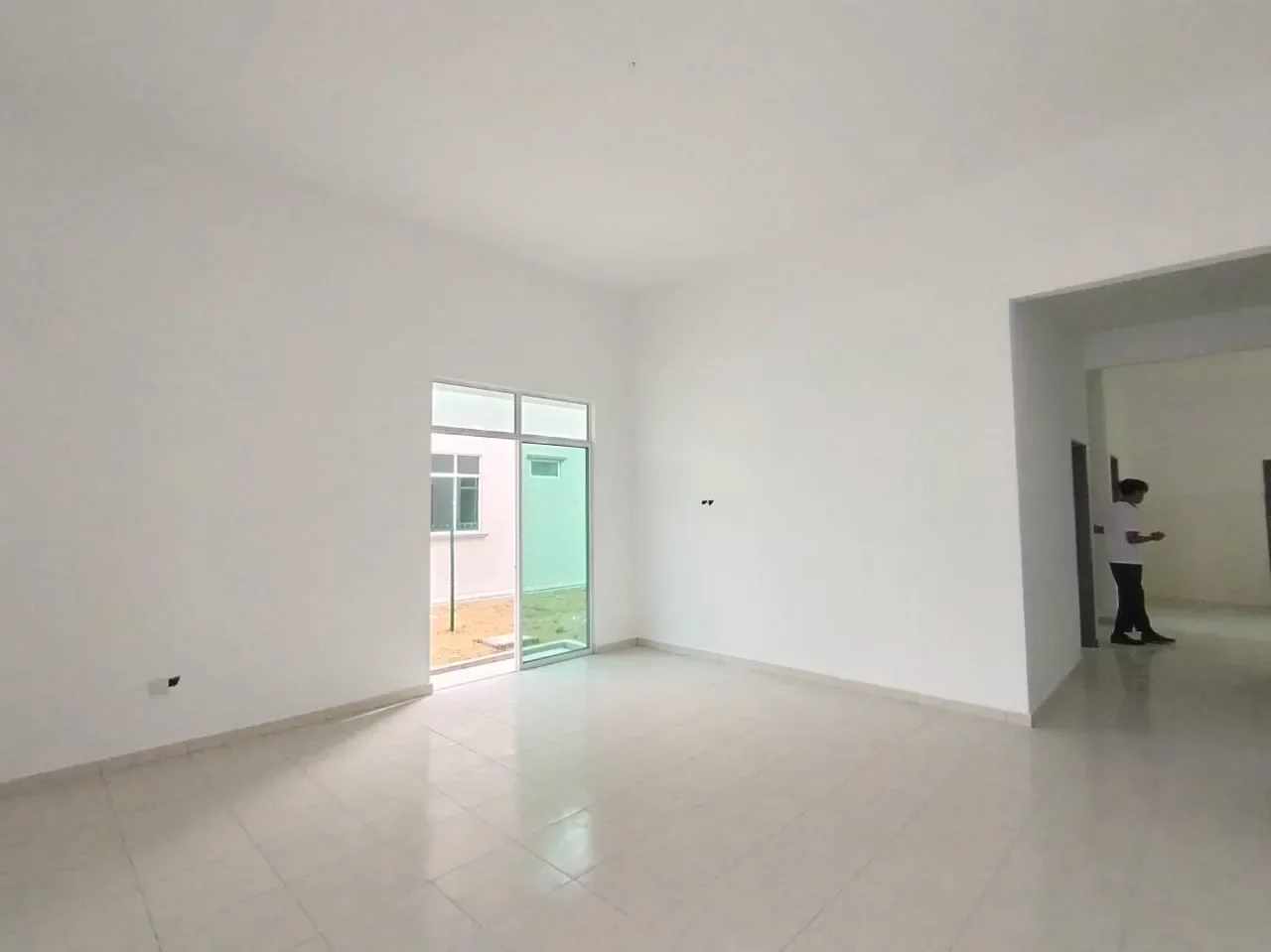 End Lot Rumah Berkembar Setingkat, Taman Jambu Makmur
