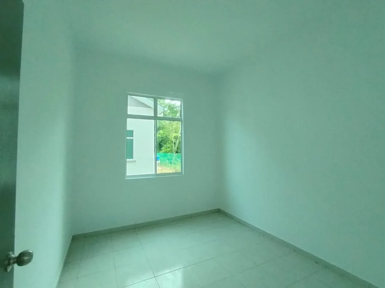 End Lot Rumah Berkembar Setingkat, Taman Jambu Makmur