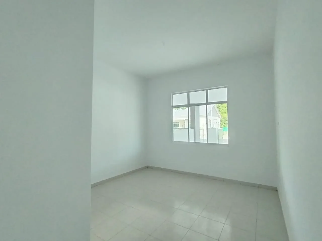 End Lot Rumah Berkembar Setingkat, Taman Jambu Makmur