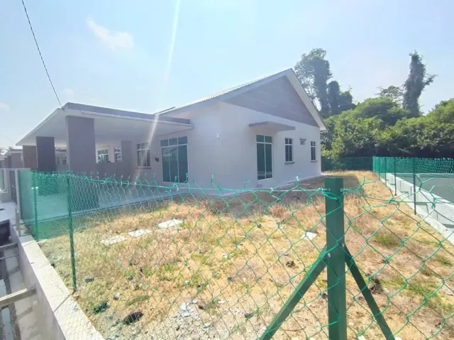 End Lot Rumah Berkembar Setingkat, Taman Jambu Makmur