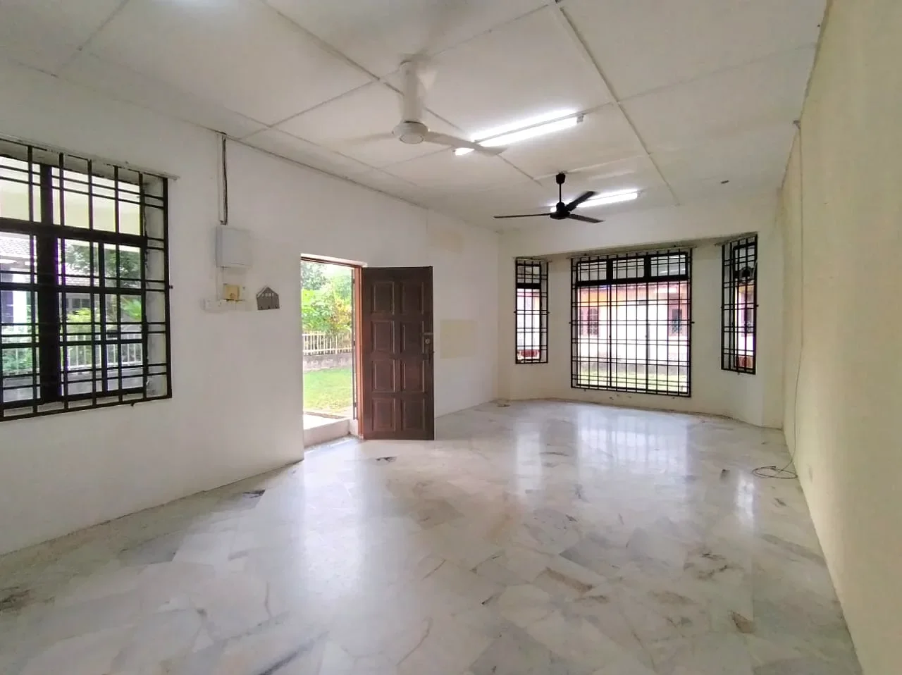 Banglo Taman Perdana, Peramu Pekan.