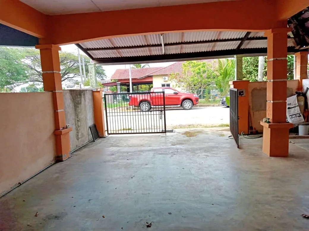Teres Setingkat Taman Rendang Ixora, Peramu.