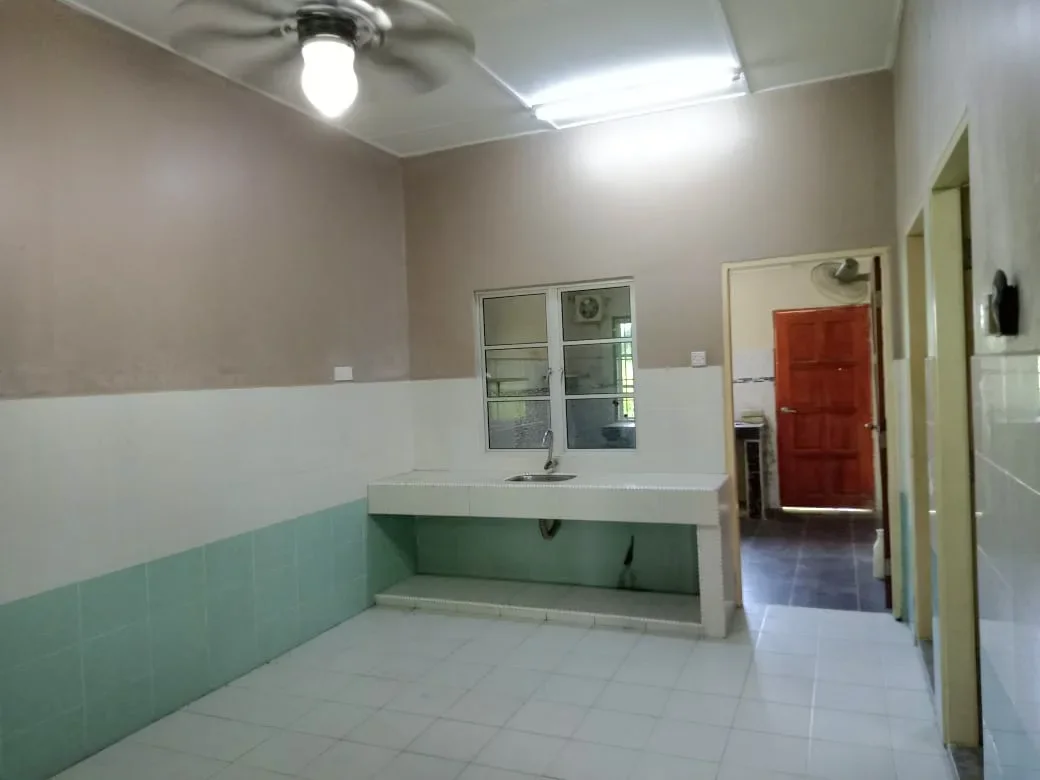 Teres Setingkat Taman Rendang Ixora, Peramu.