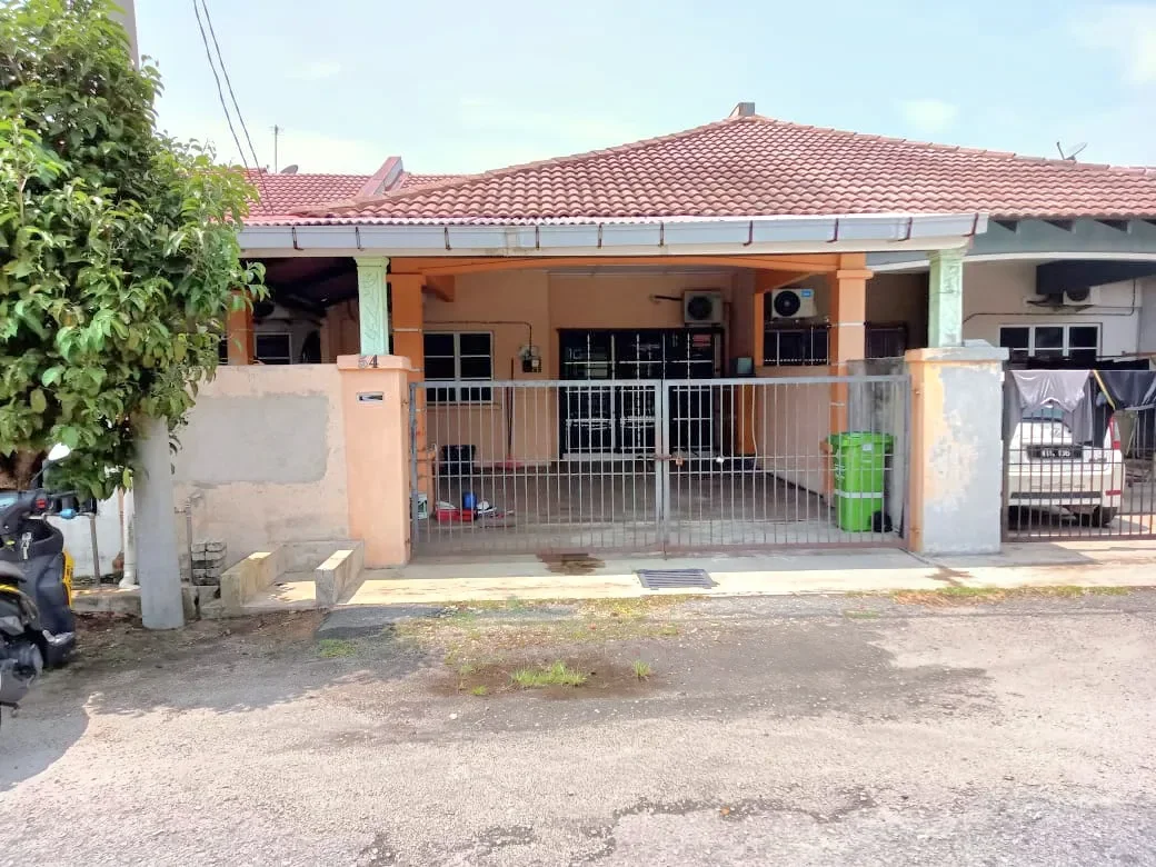 Teres Setingkat Taman Rendang Ixora, Peramu.