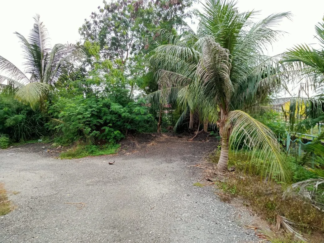 Tanah Lot Banglo Bersebelahan Sekolah.
