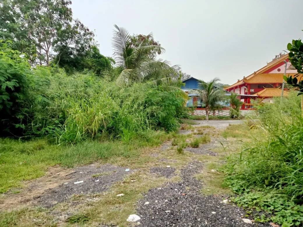 Tanah Lot Banglo Bersebelahan Sekolah.