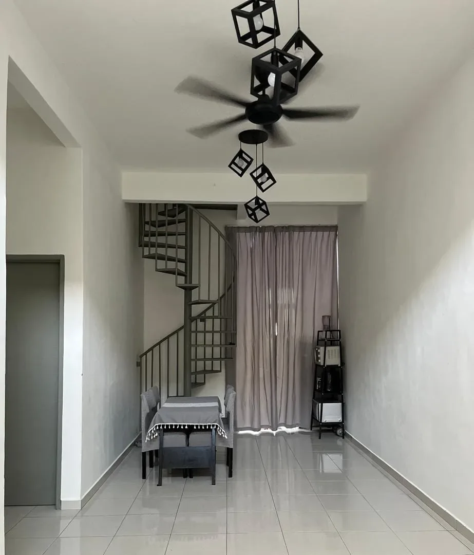 Rumah Teres 1 1/2 Tingkat, Taman Ketapang Maju