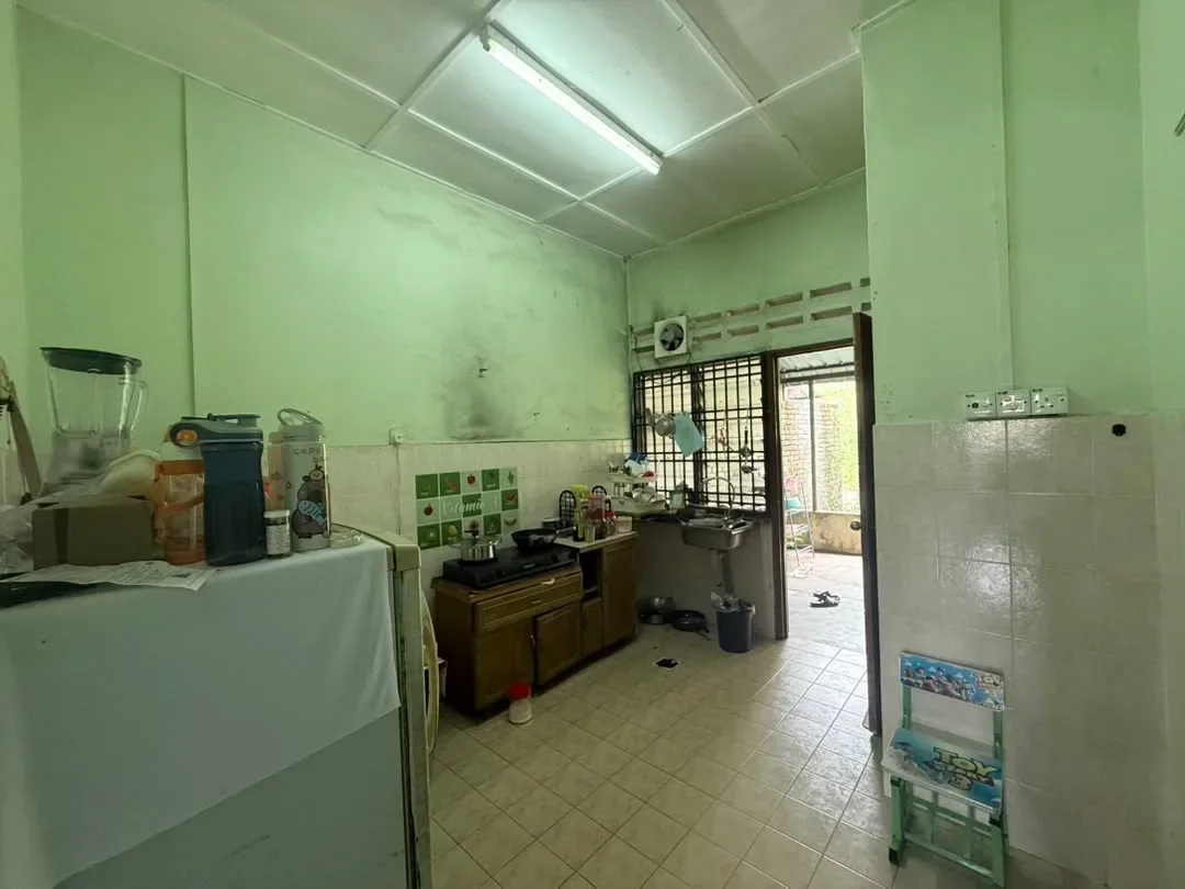 Teres Setingkat Taman Harmoni, Jalan Rompin Lama
