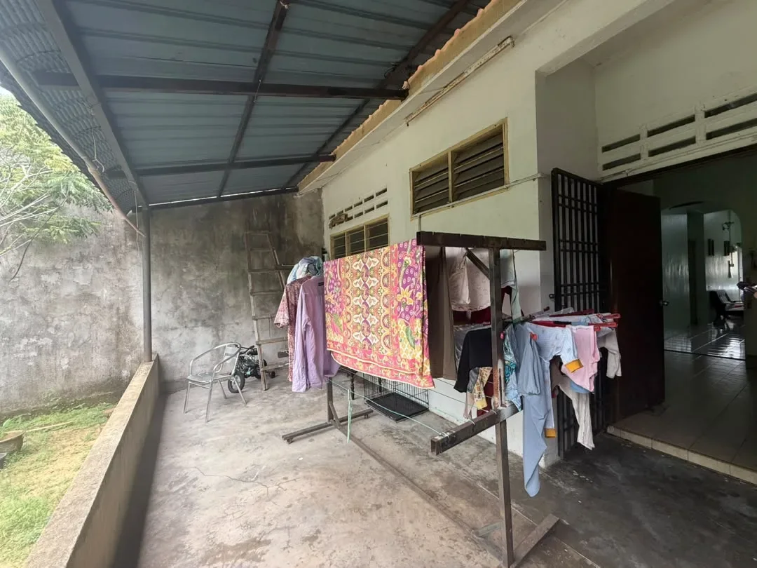 Teres Setingkat Taman Harmoni, Jalan Rompin Lama
