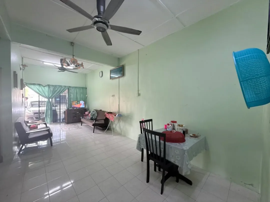 Teres Setingkat Taman Harmoni, Jalan Rompin Lama