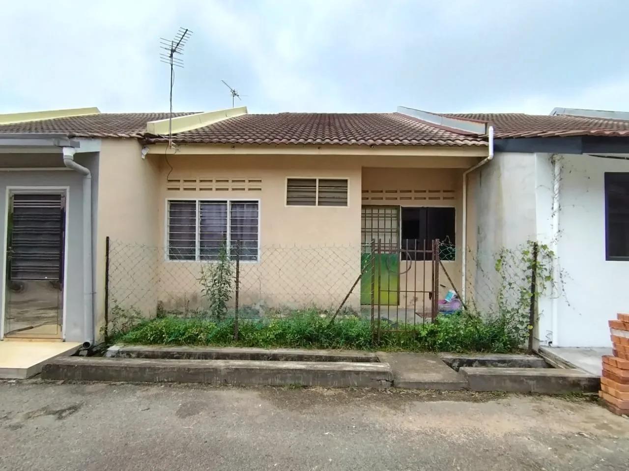 Teres Setingkat Taman Harmoni, Jalan Harmoni.