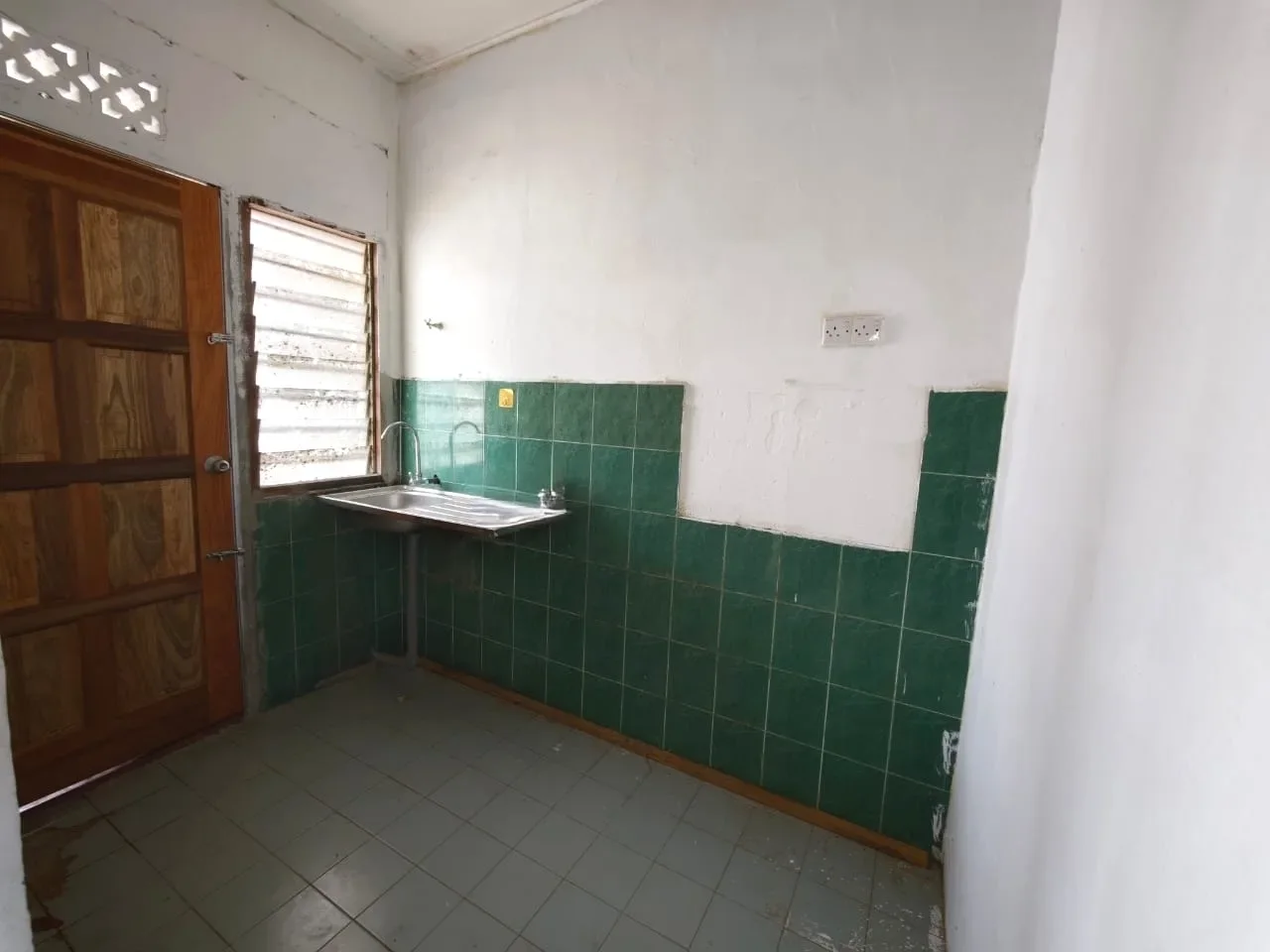 Teres Setingkat Kos Rendah, Taman Tanjung Agas Rosa, Pekan.