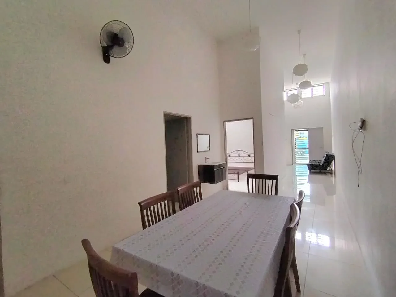 Teres Setingkat Peramu Permai, Pekan.
