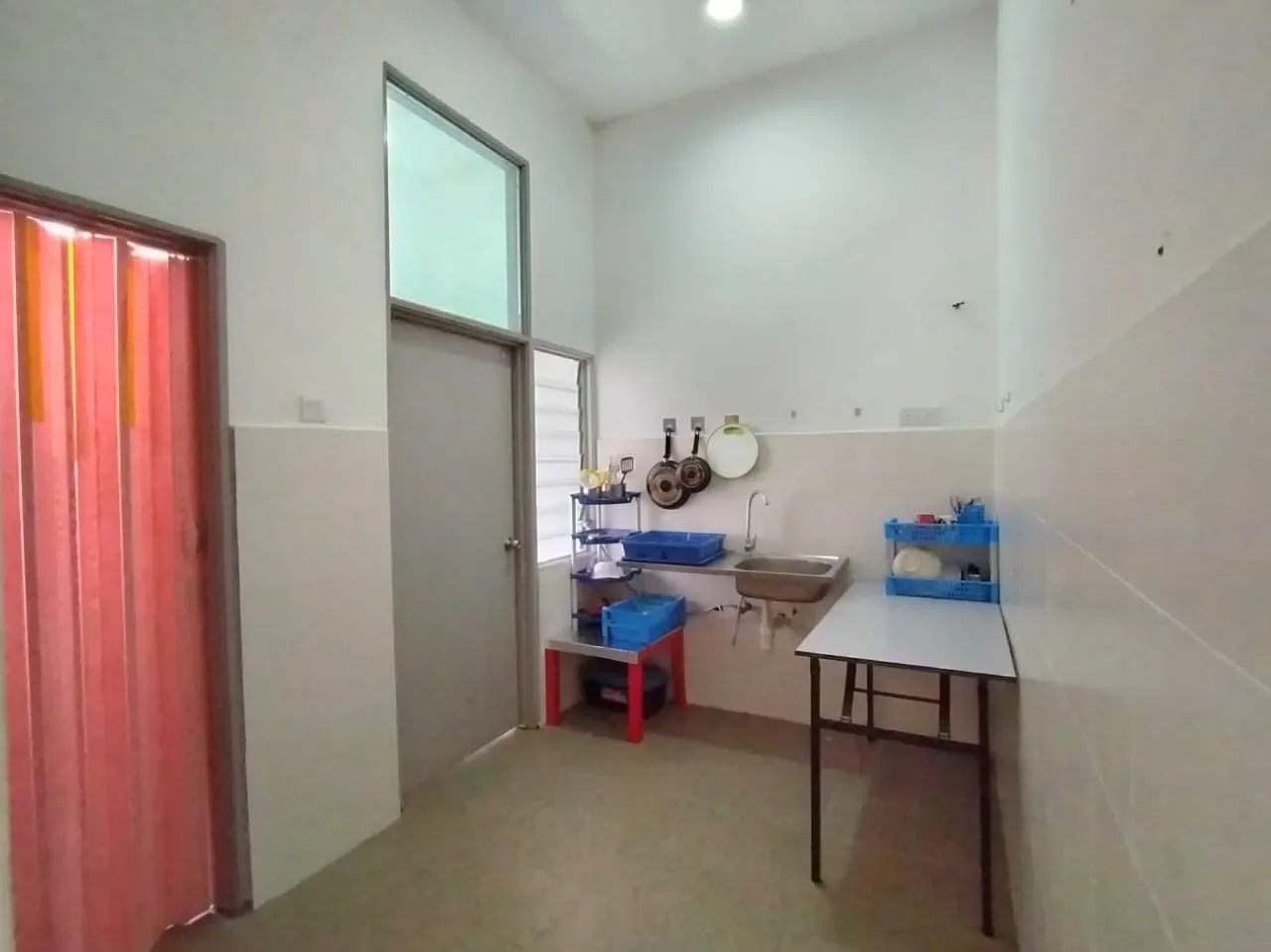 Teres Setingkat Peramu Permai, Pekan.